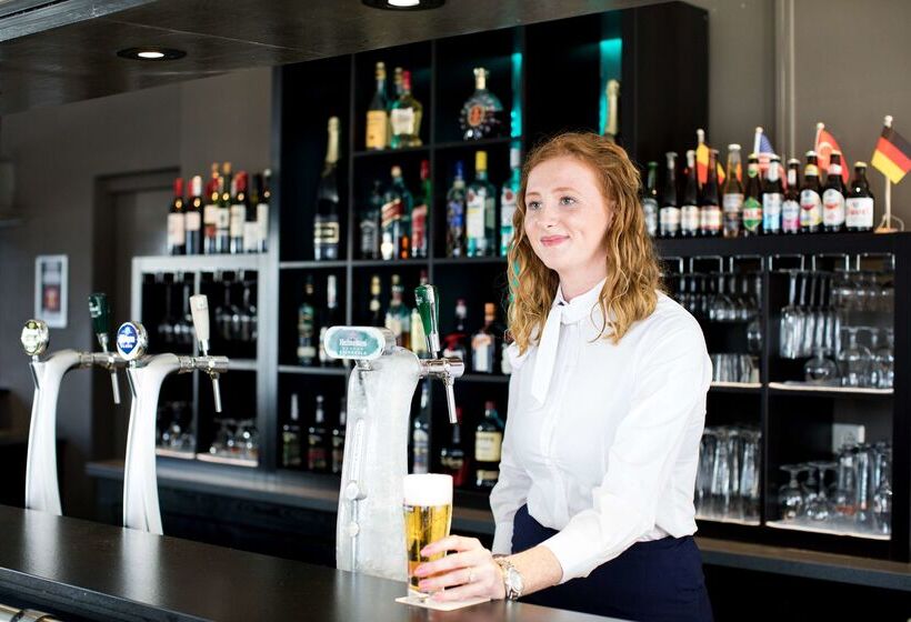 Отель NH Zoetermeer