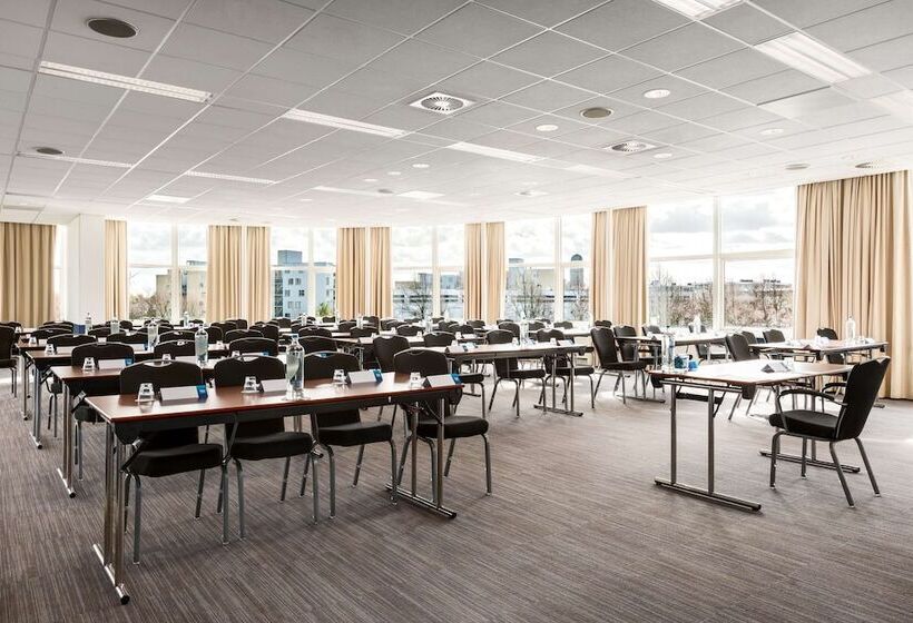 Отель NH Zoetermeer