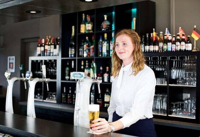 Отель NH Zoetermeer