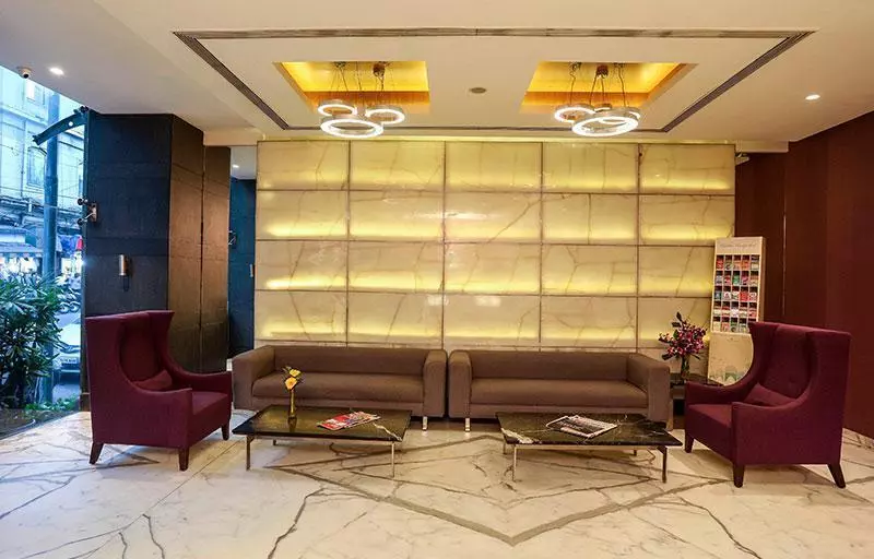 ホテル Suncity Apollo, Colaba