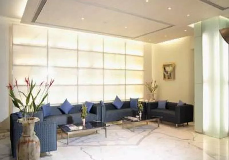 ホテル Suncity Apollo, Colaba