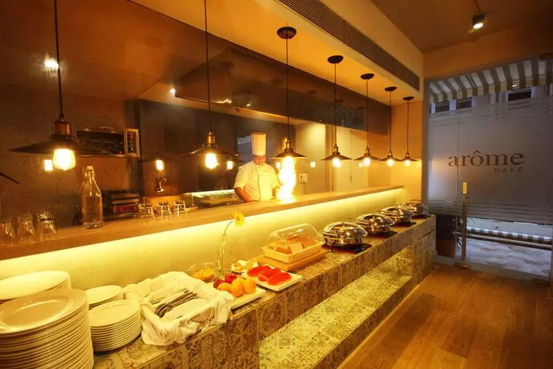 ホテル Suncity Apollo, Colaba