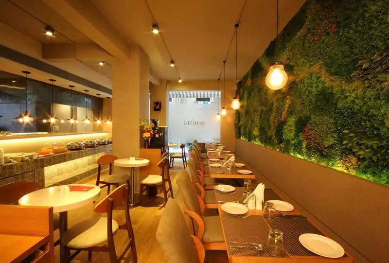 ホテル Suncity Apollo, Colaba