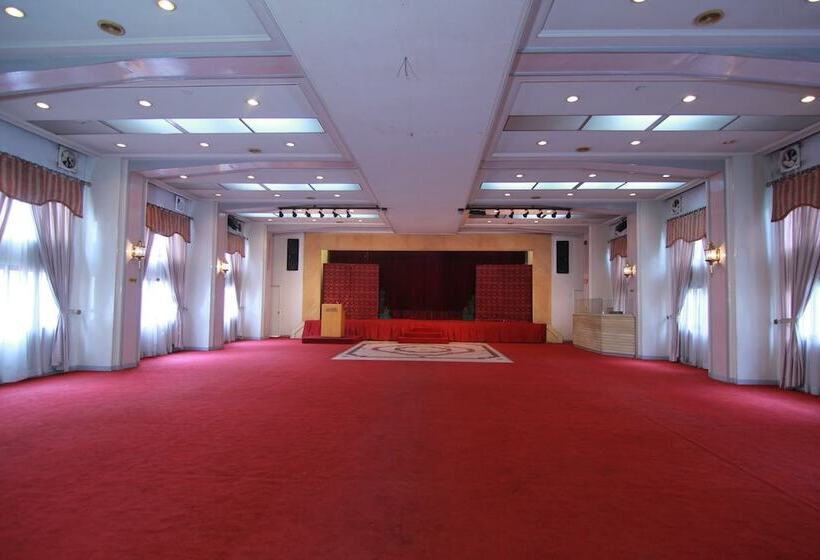 בית מלון כפרי Supreme