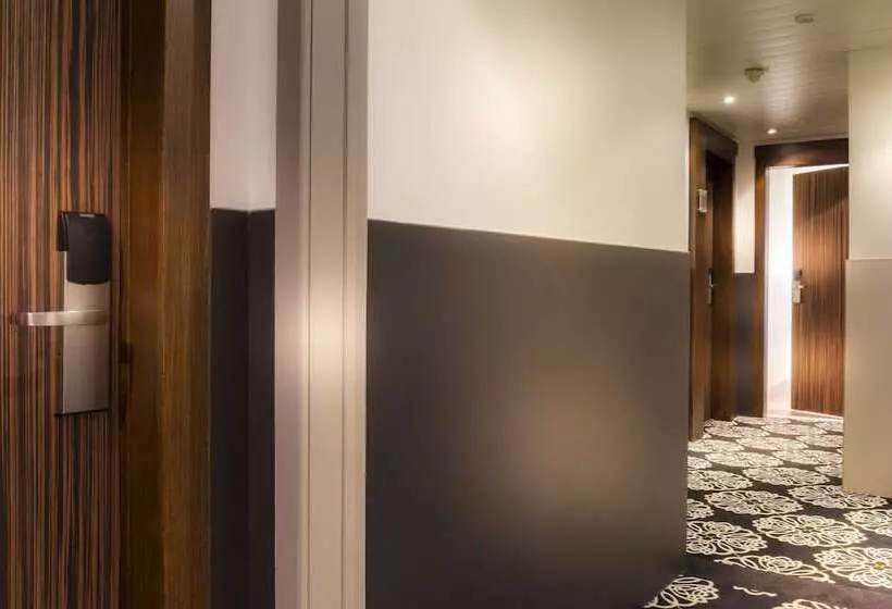 ホテル Acanthe  Boulogne Billancourt