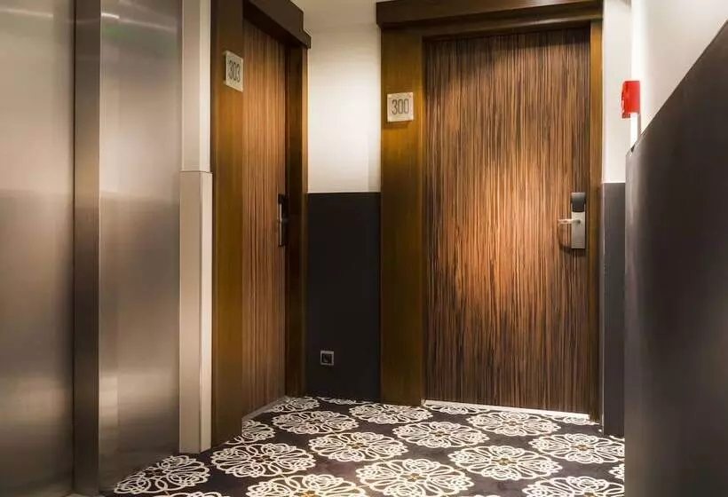 ホテル Acanthe  Boulogne Billancourt