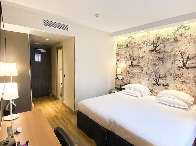 هتل Acanthe Boulogne Billancourt