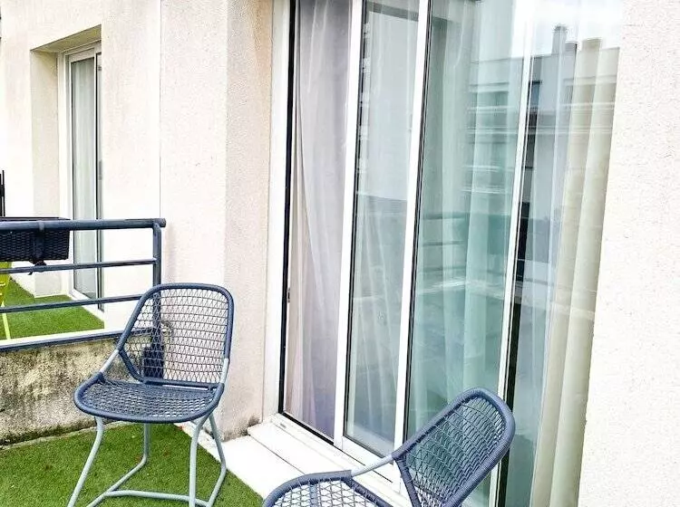 ホテル Acanthe  Boulogne Billancourt