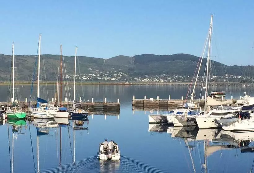 هتل Belvidere Manor Lagoonside Cottages