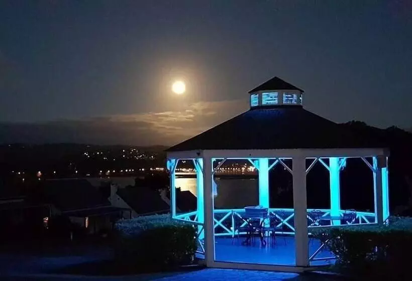 هتل Belvidere Manor Lagoonside Cottages