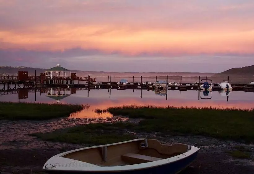 هتل Belvidere Manor Lagoonside Cottages