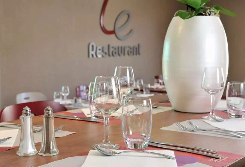 Отель Campanile Amiens Glisy