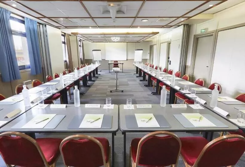 Отель Campanile Blanc Mesnil