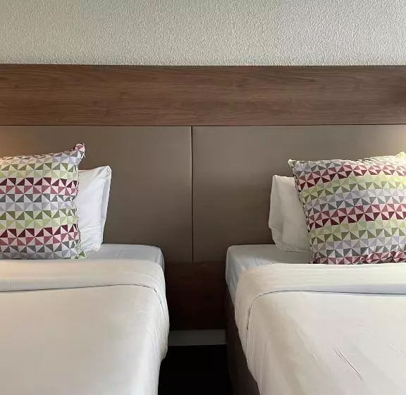 Отель Campanile Blanc Mesnil