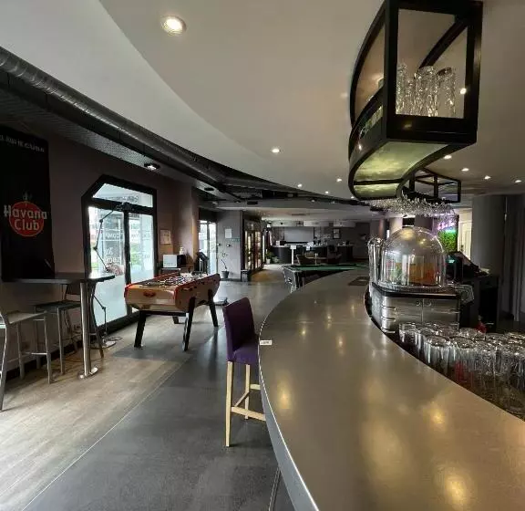 Отель Campanile Blanc Mesnil