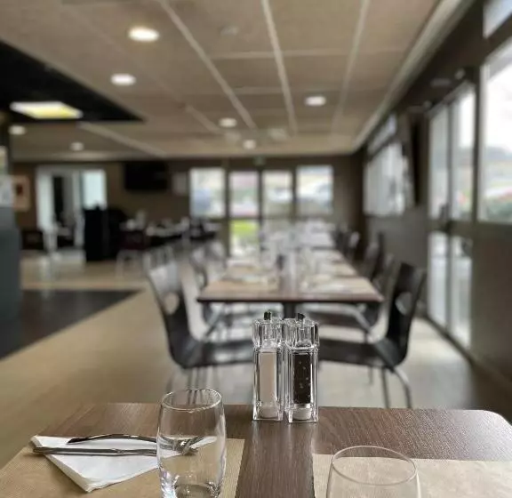 Отель Campanile Blanc Mesnil