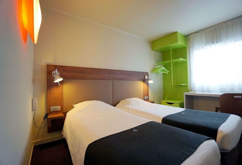Отель Campanile Paris Ouest Chaville