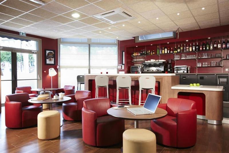 Отель Campanile Paris Ouest Chaville