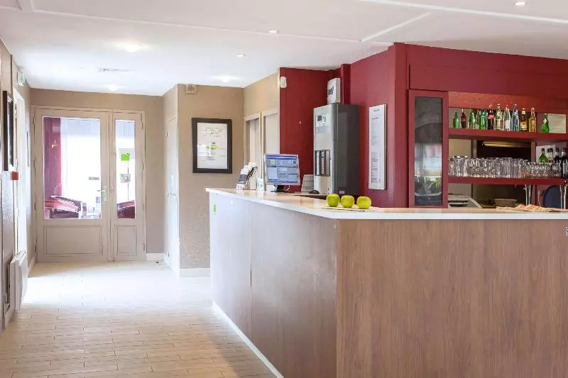 בית מלון כפרי Kyriad Montauban Sud Albasud