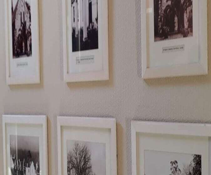 בית מלון כפרי Premier Express Inn George