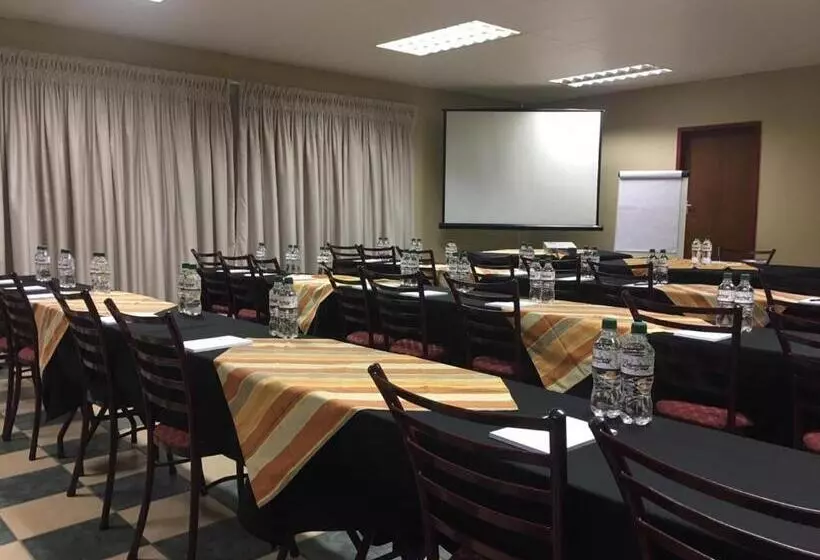 فندق Pietersburg Lodge