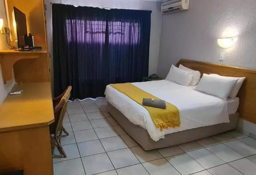 فندق Pietersburg Lodge