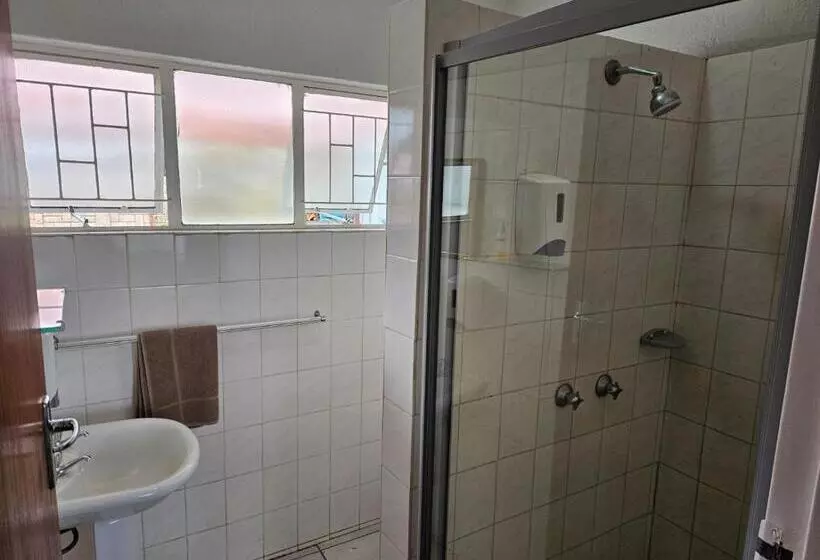 فندق Pietersburg Lodge