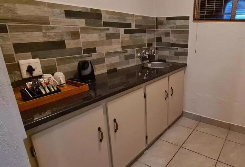 فندق Pietersburg Lodge