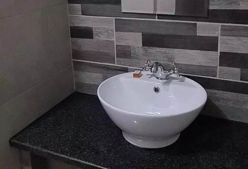 فندق Pietersburg Lodge