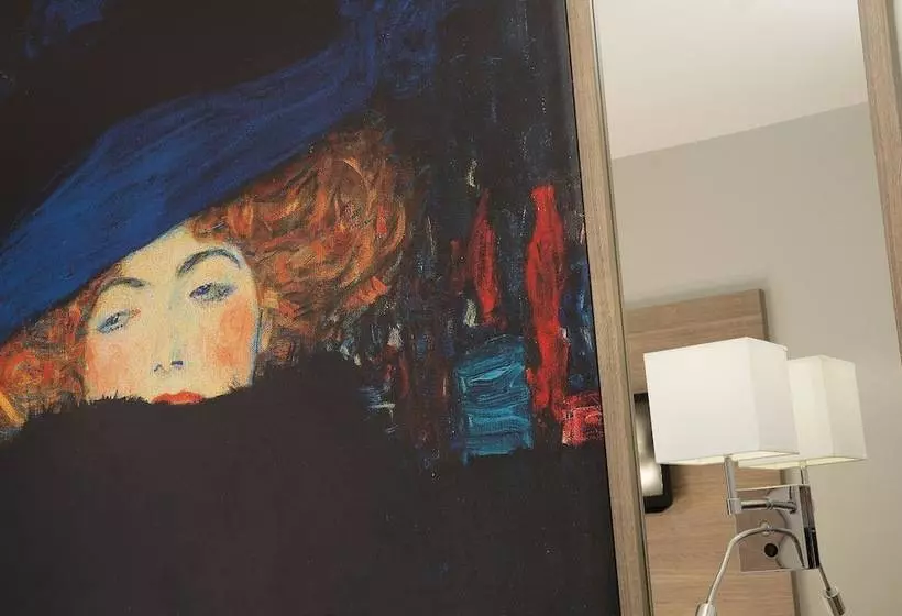 هتل Turenne Le Marais