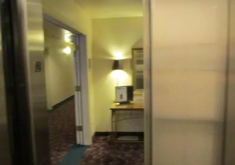 Отель Carson City Plaza