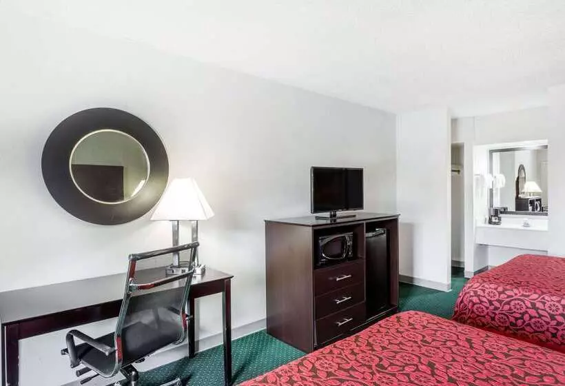 فندق Days Inn By Wyndham Hendersonville