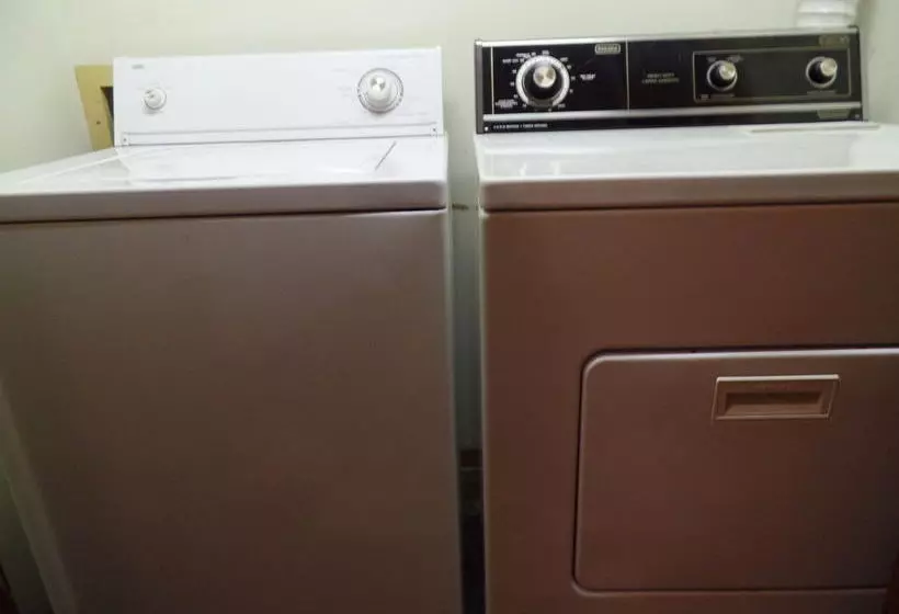 호텔 InnTown Chapel Hill