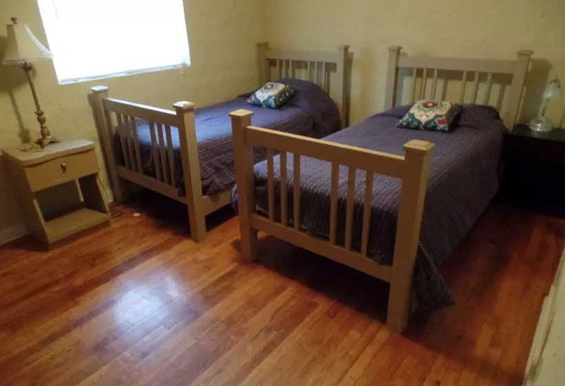 호텔 InnTown Chapel Hill