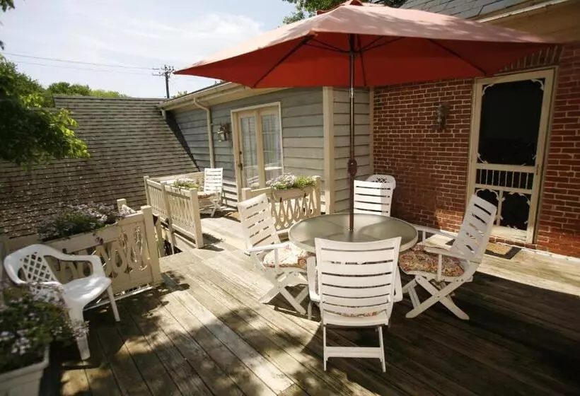 Отель Parsonage Inn Bed And Breakfast