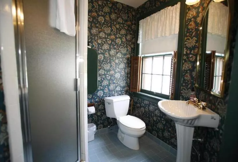 Отель Parsonage Inn Bed And Breakfast