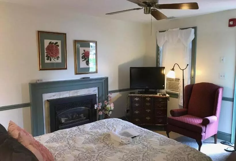 Отель Parsonage Inn Bed And Breakfast