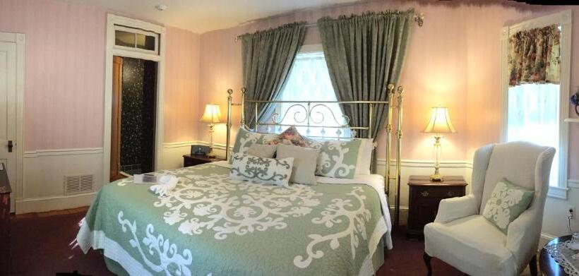 호텔 Parsonage Inn Bed And Breakfast