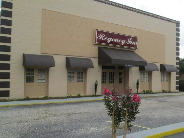 בית מלון כפרי Regency Inn Fayetteville/fort Bragg