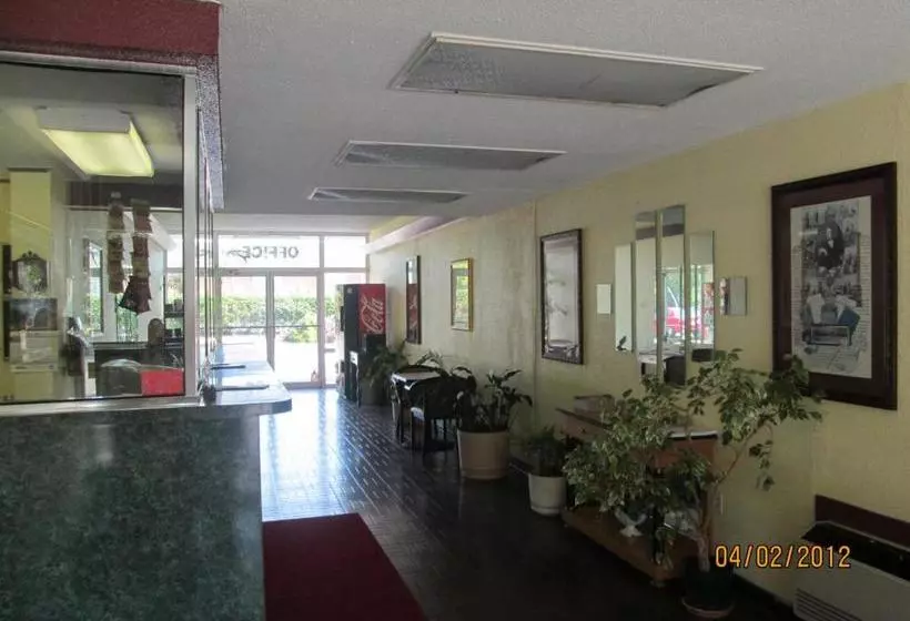 בית מלון כפרי Regency Inn Fayetteville/fort Bragg