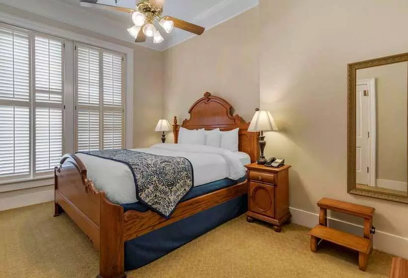 Windsor Hotel, Ascend Hotel Collection