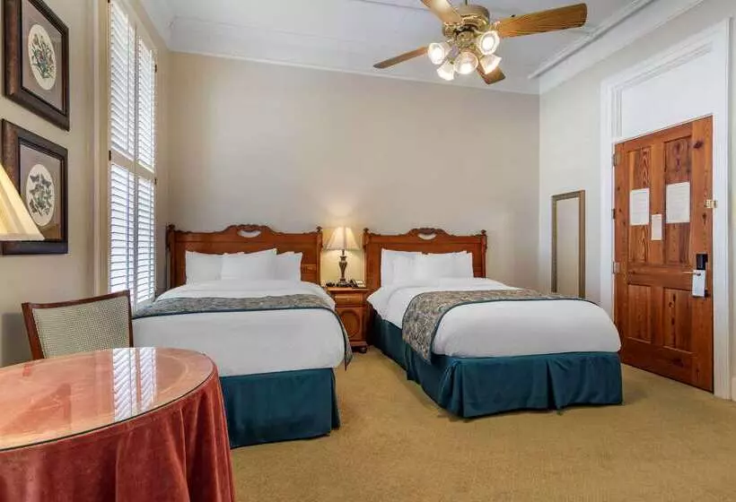 Windsor Hotel, Ascend Hotel Collection