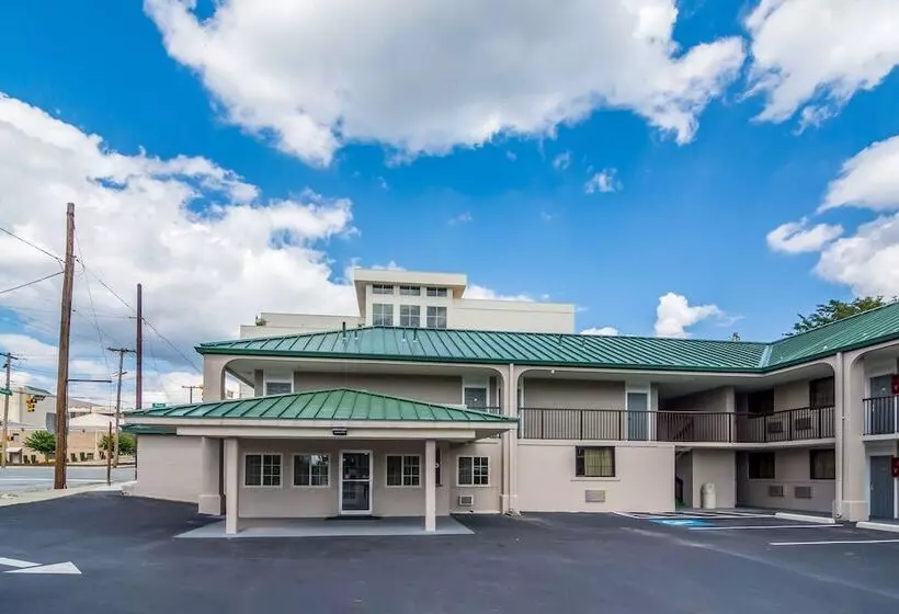 모텔 The Townhouse Inn