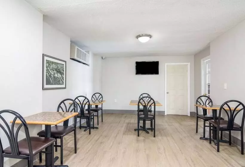 모텔 The Townhouse Inn