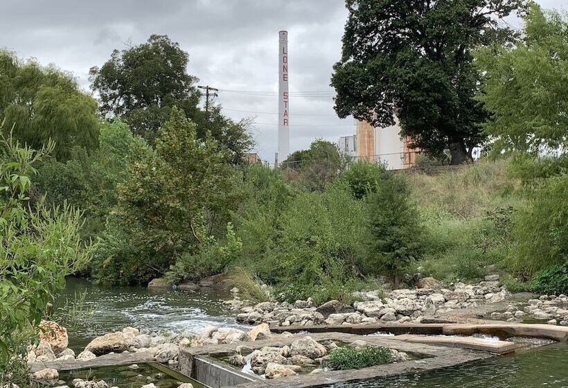 Brackenridge House Bed & Breakfast