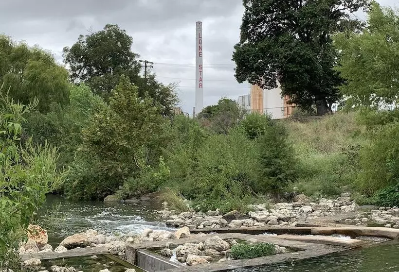 Brackenridge House Bed & Breakfast