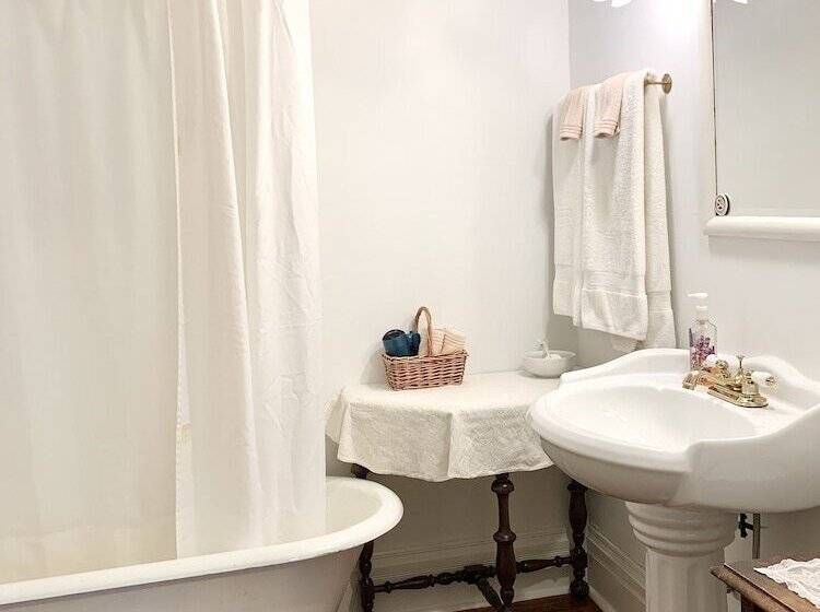 Brackenridge House Bed & Breakfast