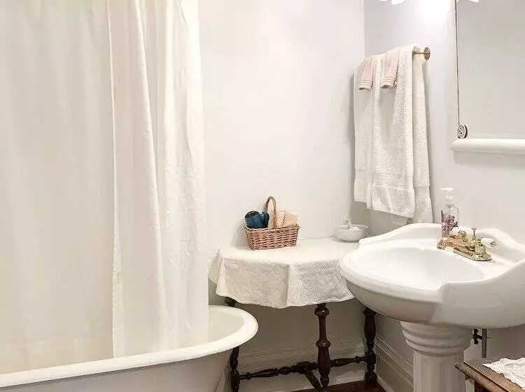 Brackenridge House Bed & Breakfast