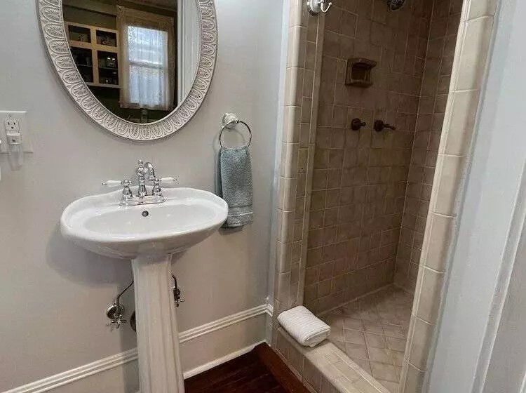 Brackenridge House Bed & Breakfast