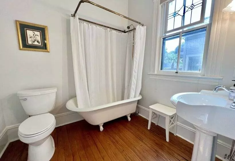 Brackenridge House Bed & Breakfast